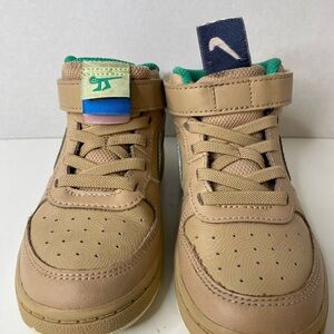 Nike Kids Beige Sneakers with Green Accents